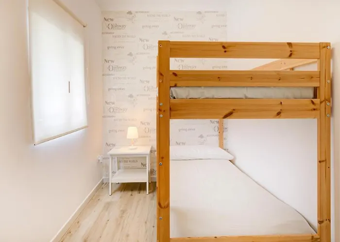 Casa MIMAR - moderna, jardín y wifi fibra 1 GB, ideal para vacaciones y teletrabajo