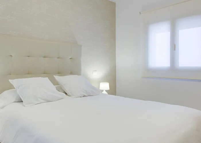 Casa MIMAR - moderna, jardín y wifi fibra 1 GB, ideal para vacaciones y teletrabajo